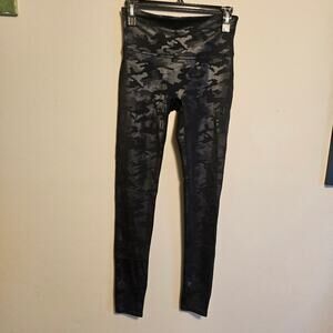 Spanx Faux Leather Matte Black Camo Leggings Size Medium